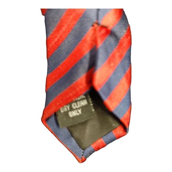 MEN'S ST. PATRICK NAVY/RED THIN DIAGONAL STRIPE TIE & POCKET SQUARE SET. - Picture 4 of 4